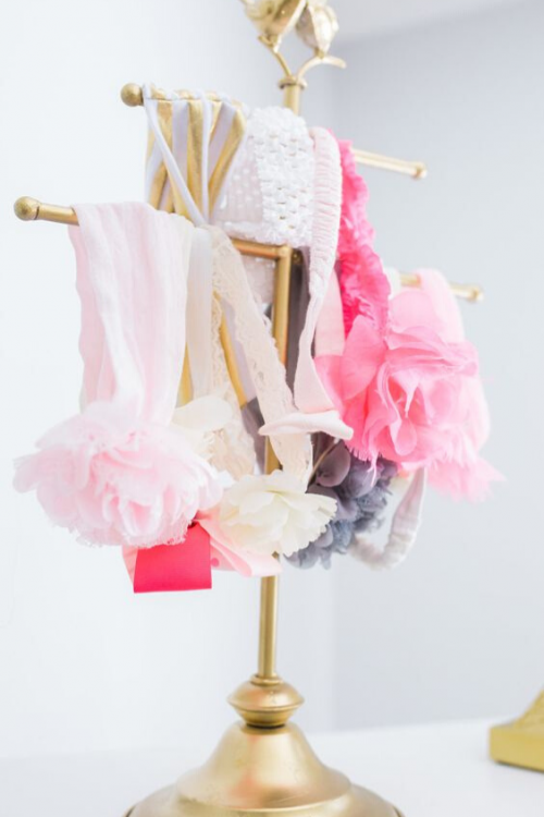 WAYS TO ORGANIZE GIRLS HAIR ACCESSORIES