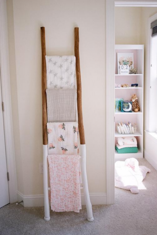 WAYS TO ORGANIZE AND STORE SWADDLES IN THE BABY'S ROOM